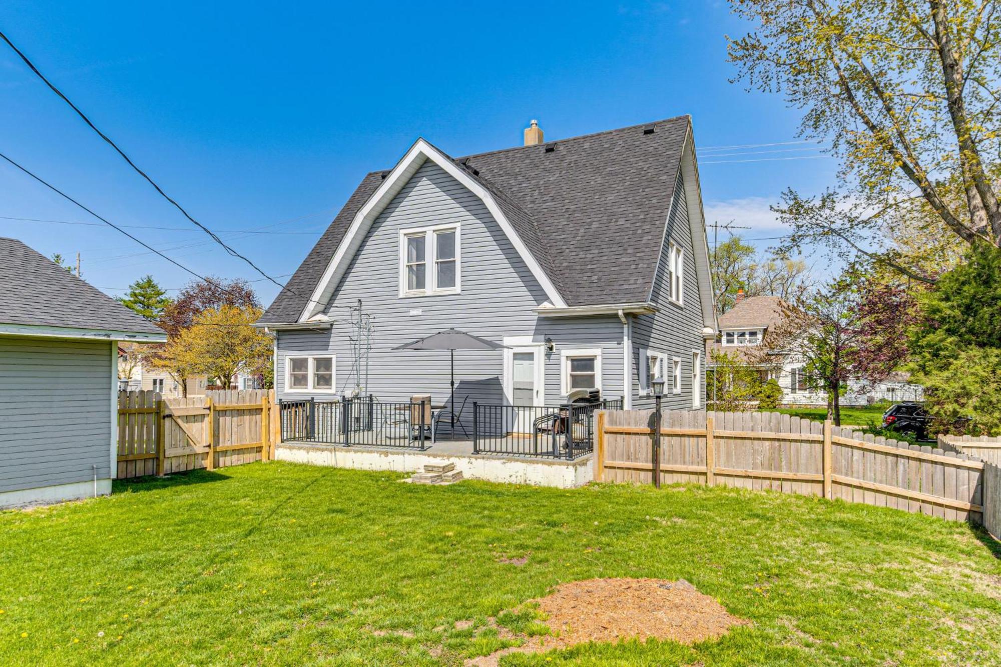 The Junction Victorian Home In Quaint Fortville! Exterior photo